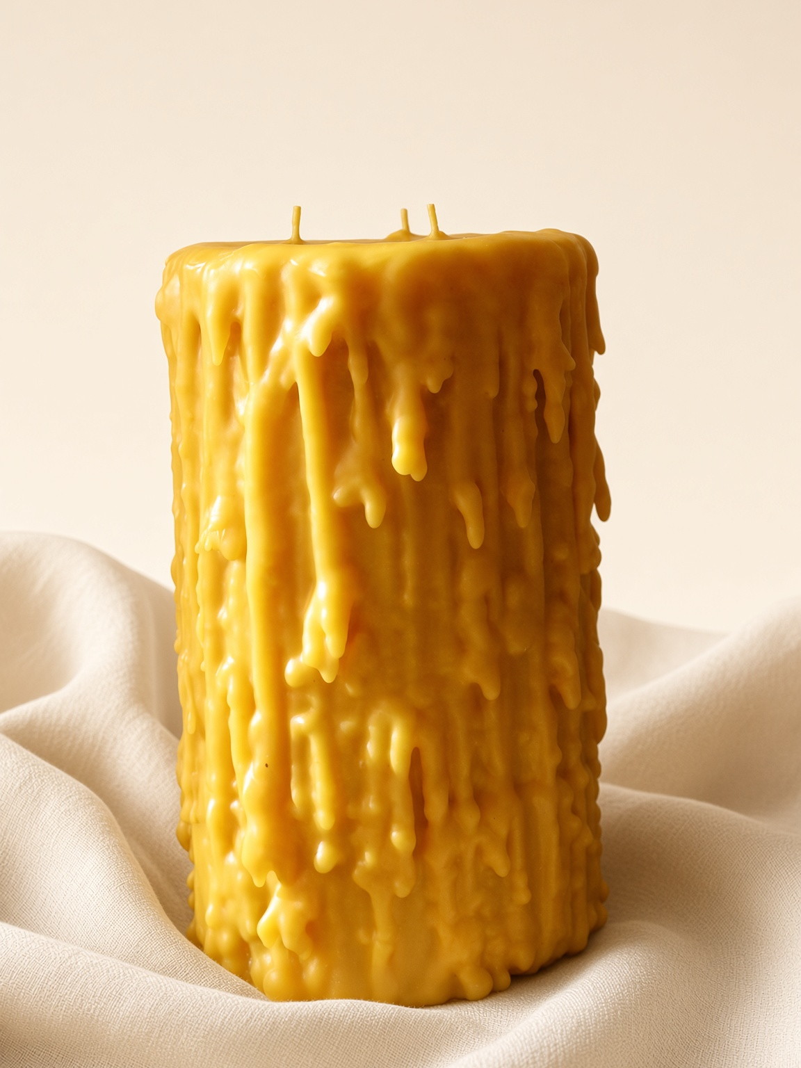 Very Large Pillar, 25 cm — beeswax cappings pillar